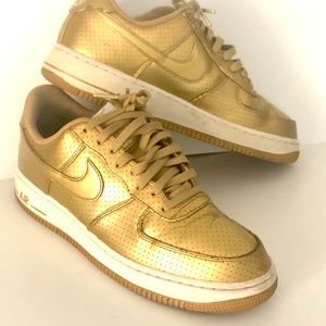 Nike Airforce 1 low '07 LV 8 Gold, SZ 10